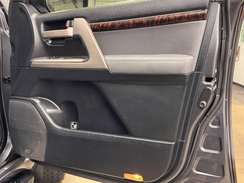 2011 Toyota Land Cruiser