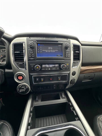 2017 Nissan Titan SL