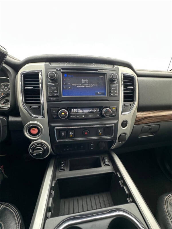 2017 Nissan Titan SL