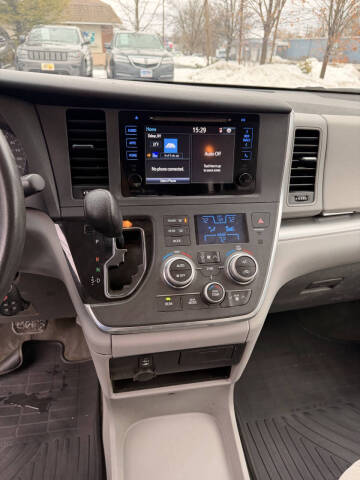 2015 Toyota Sienna LE 8-Passenger