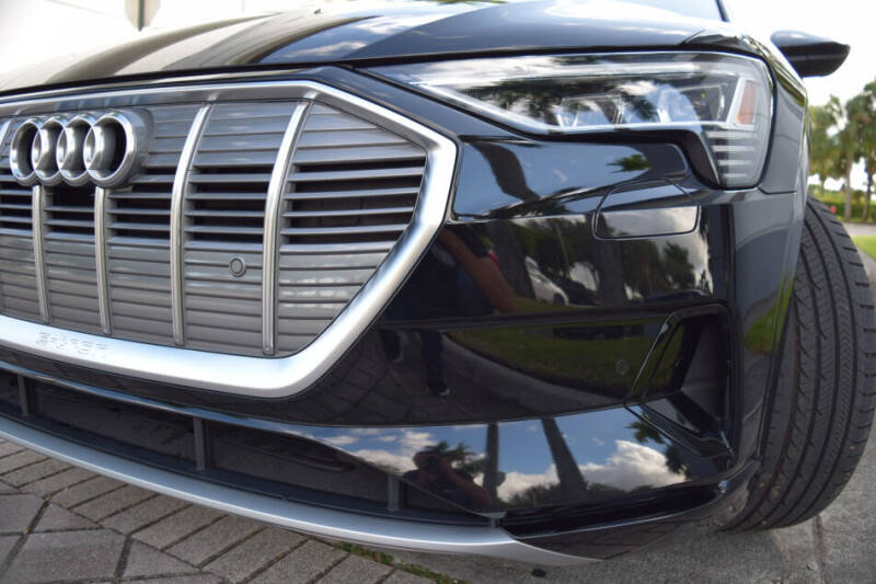 2022 Audi e-tron quattro Premium