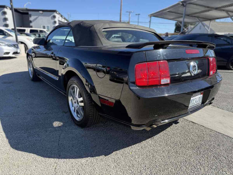 2005 Ford Mustang GT Deluxe