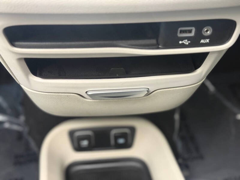2017 Chrysler Pacifica Touring-L