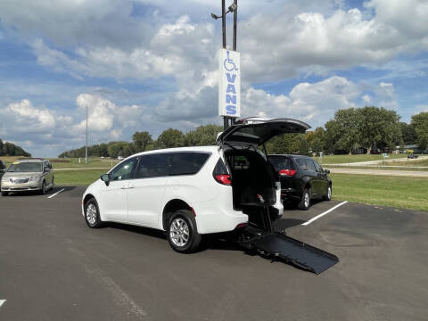 2025 Chrysler Pacifica Select