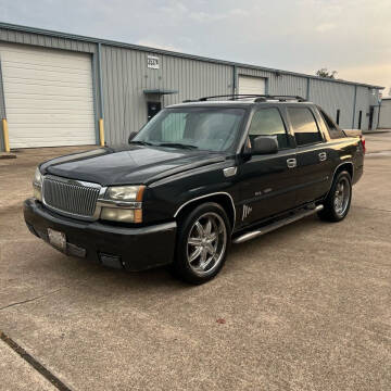 2004 Chevrolet Avalanche for sale at Humble Like New Auto in Humble TX