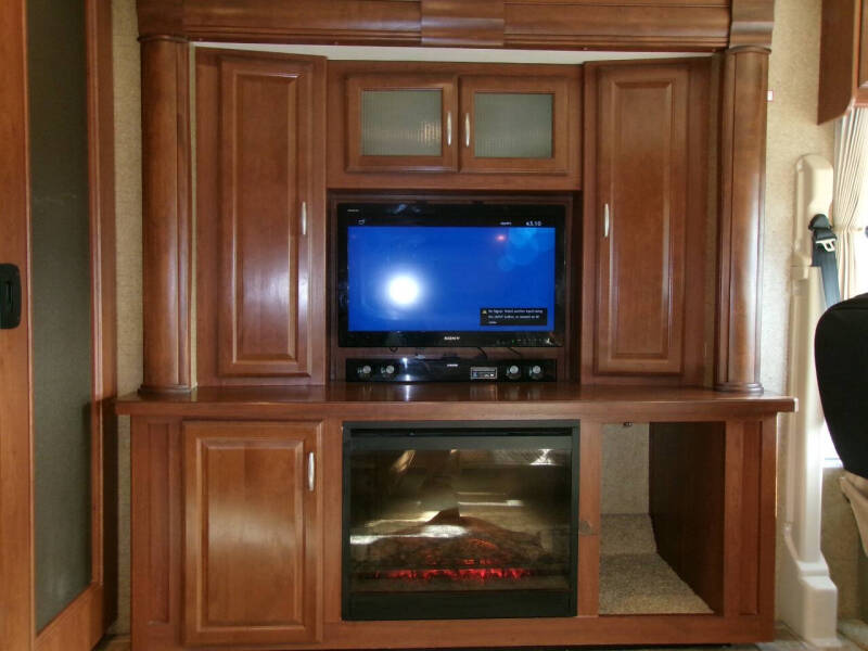 2013 Thor Motor Coach Challenger 37kt