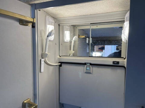 2004 Winnebago Rialta 22QD
