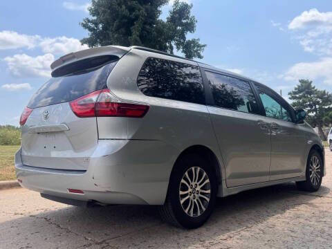 2020 Toyota Sienna XLE 8-Passenger