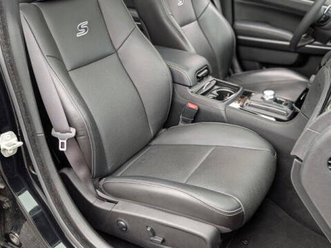 2023 Chrysler 300 S V8