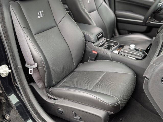 2023 Chrysler 300 S V8