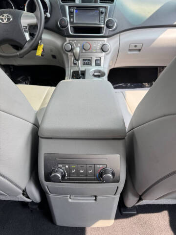 2013 Toyota Highlander SE