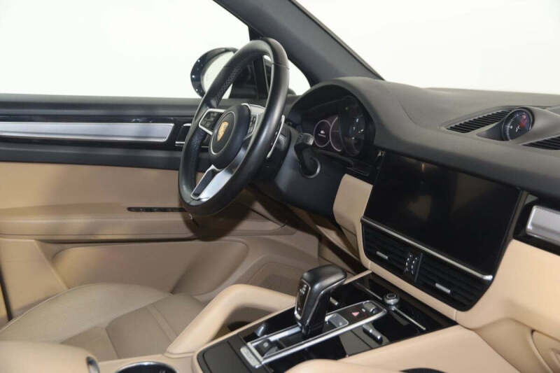 2022 Porsche Cayenne Platinum Edition