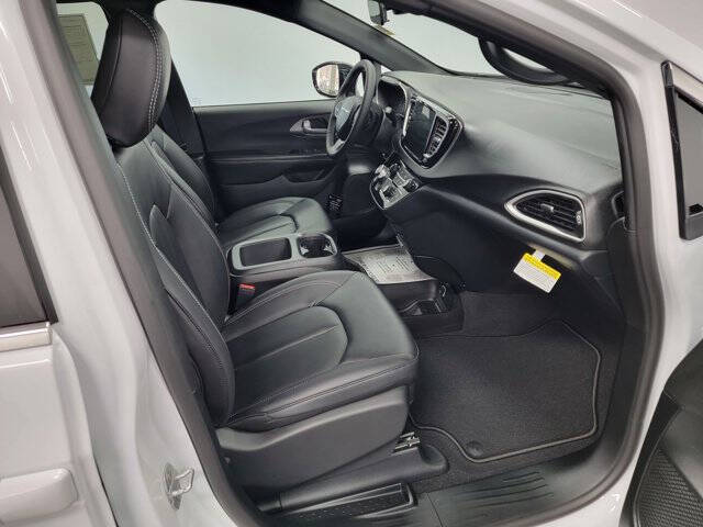 2026 Chrysler Voyager LX