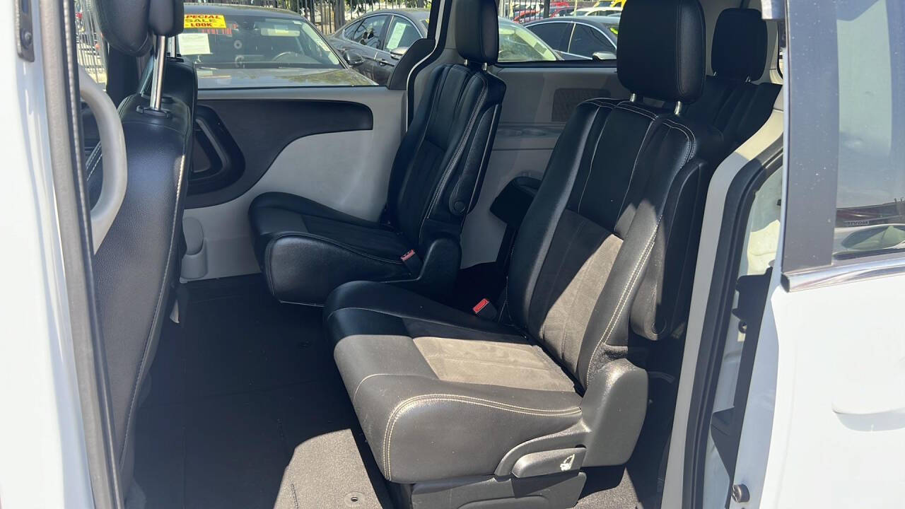 2019 Dodge Grand Caravan for sale at Auto Plaza in Fresno, CA