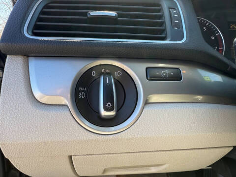 2015 Volkswagen Passat 1.8T Limited Edition