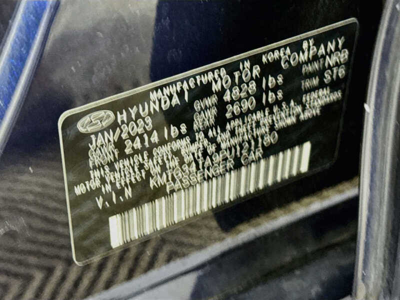 2023 Genesis G70