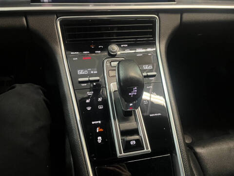 2018 Porsche Panamera 4