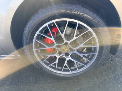 2015 Porsche Macan Turbo