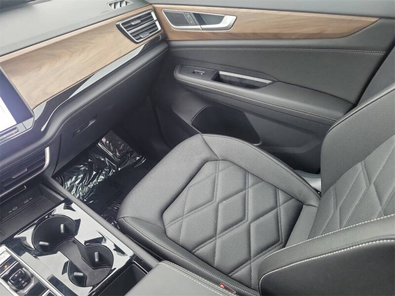 2025 Volkswagen Atlas SE