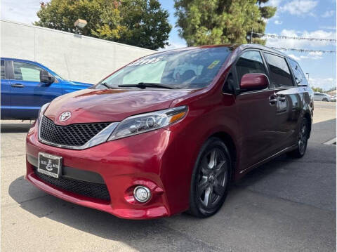 2017 Toyota Sienna SE Premium 8-Passenger