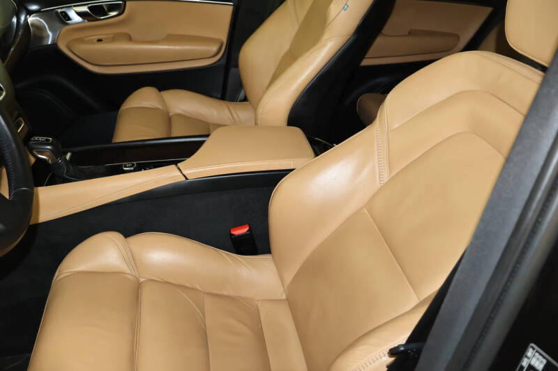 2018 Volvo XC90 T6 Momentum