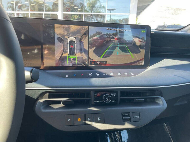 2026 Nissan LEAF Platinum+