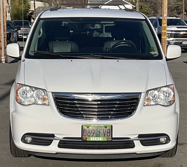 Used 2015 Chrysler Town & Country Touring with VIN 2C4RC1BG3FR629586 for sale in Grants Pass, OR