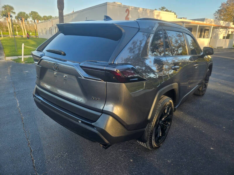 2021 Toyota RAV4 XLE photo 16