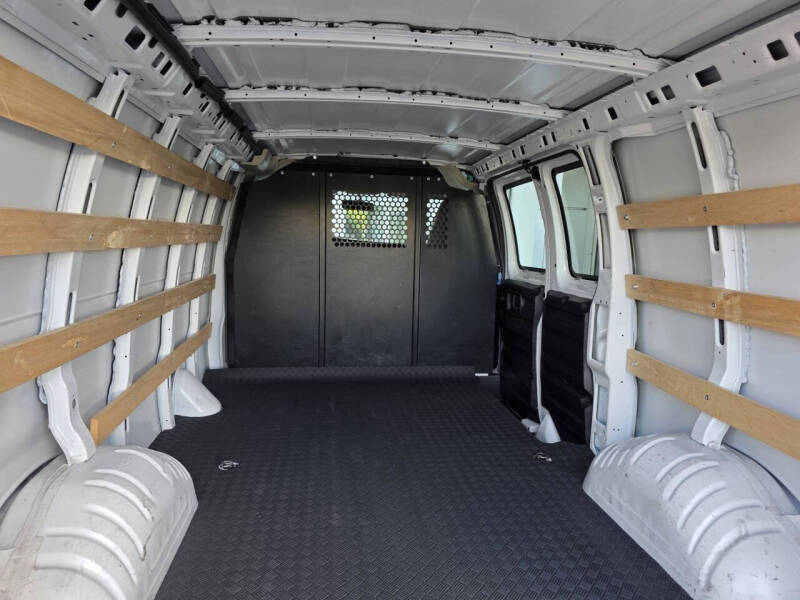 2023 Chevrolet Express 2500