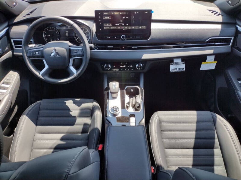 2026 Mitsubishi Outlander LE