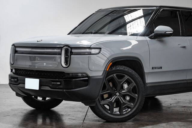 2025 Rivian R1S