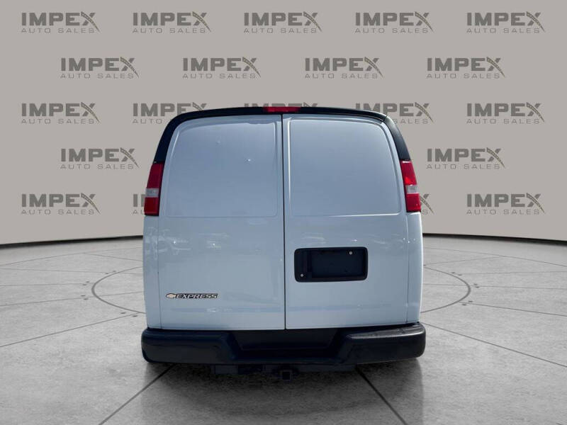 2023 Chevrolet Express 2500