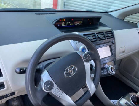2013 Toyota Prius v Five