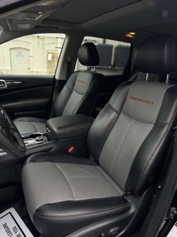 2020 Nissan Pathfinder SL