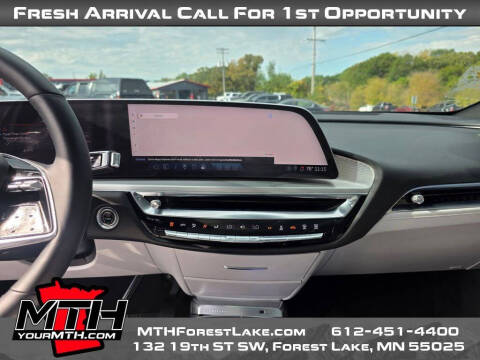 2024 Cadillac LYRIQ Luxury 1