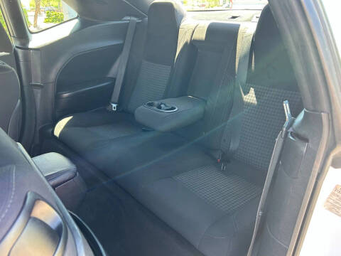 2015 Dodge Challenger SXT