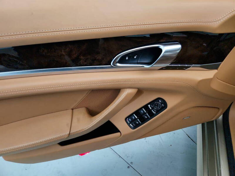 2016 Porsche Panamera