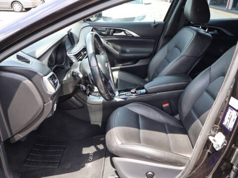 2017 Infiniti QX30 Premium