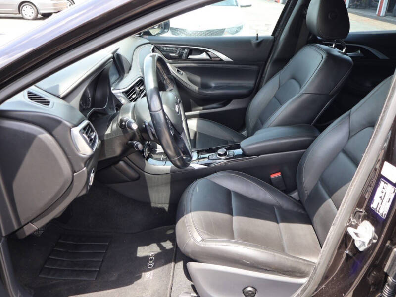 2017 Infiniti QX30 Premium