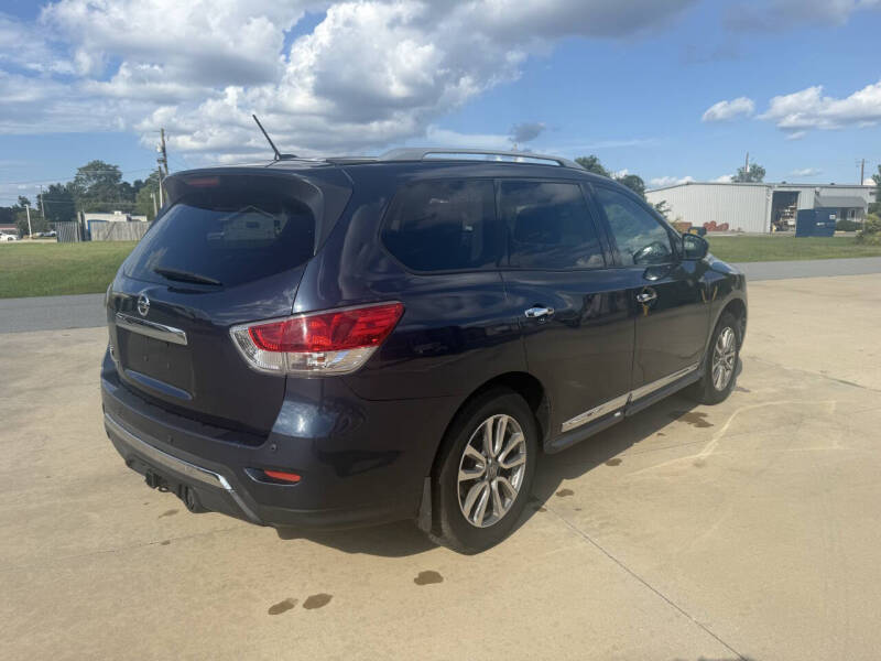 2014 Nissan Pathfinder SL's photo