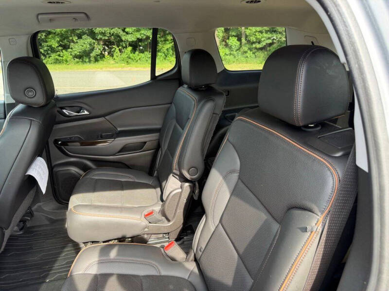 2022 GMC Acadia AT4