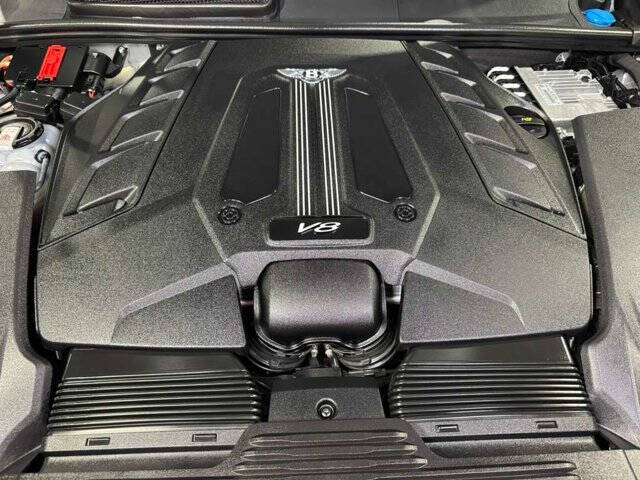 2023 Bentley Bentayga EWB V8