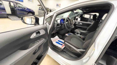 2024 Chrysler Pacifica Touring