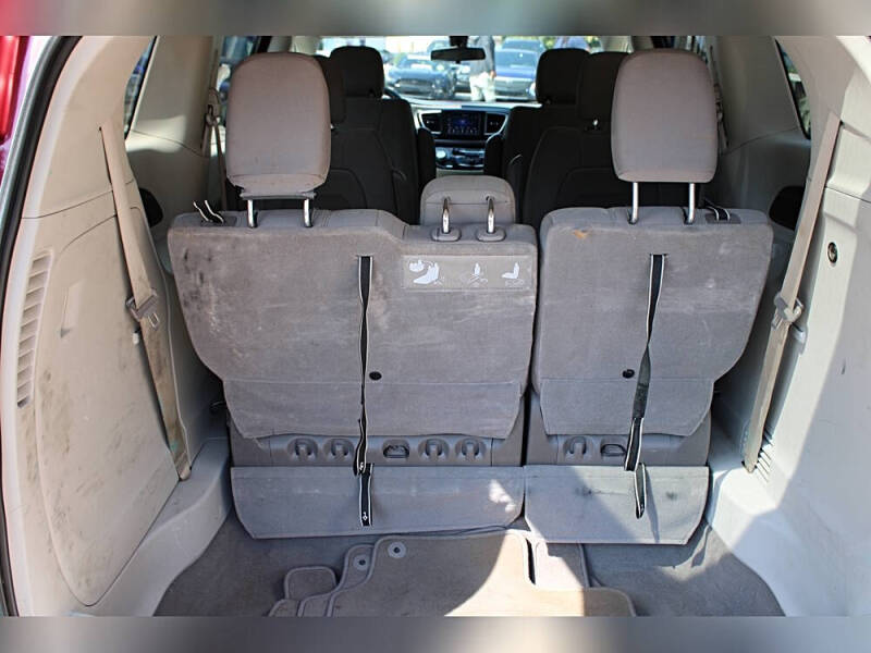 2021 Chrysler Voyager LX