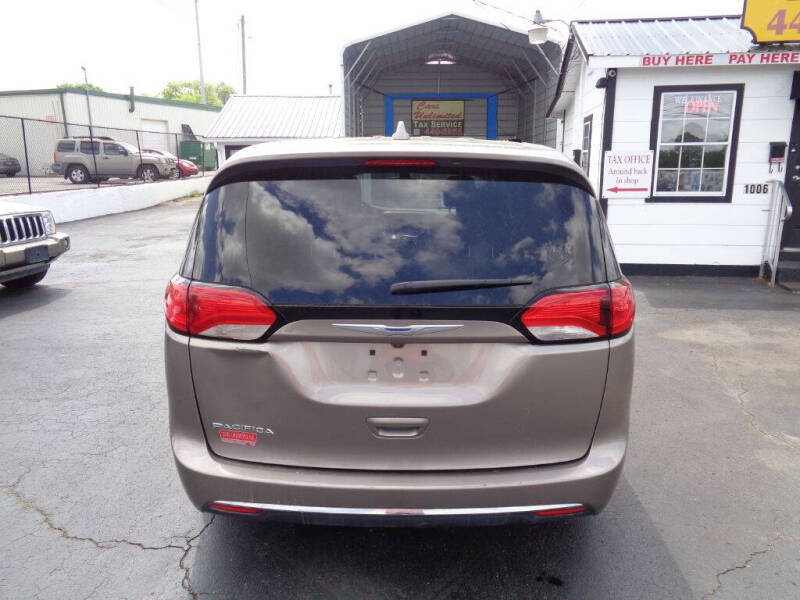 2017 Chrysler Pacifica Touring-L