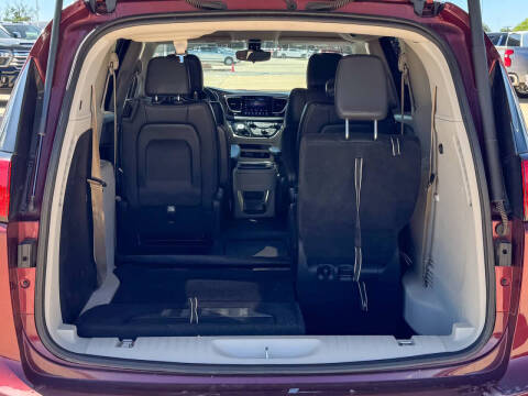 2017 Chrysler Pacifica Touring-L