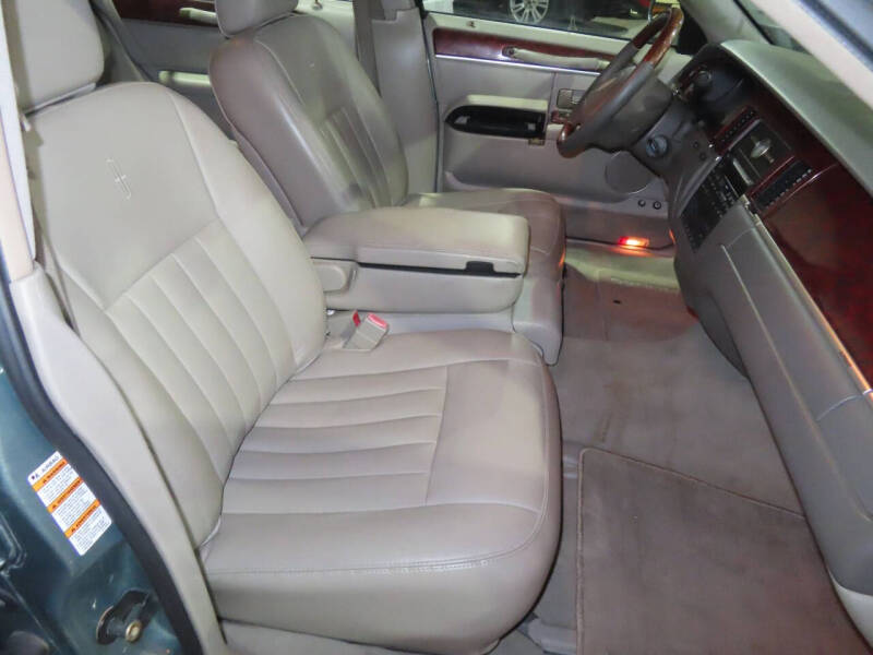 2003 Lincoln Town Car Signature