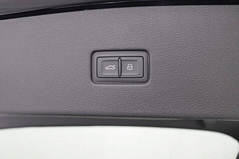 2020 Audi Q8 quattro Premium 55 TFSI