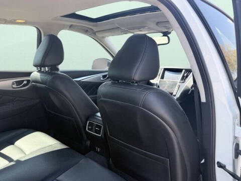 2023 Infiniti Q50 Luxe