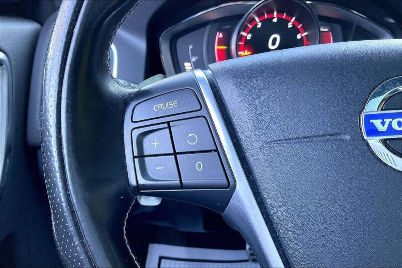 2016 Volvo XC60 T6 Drive-E R-Design